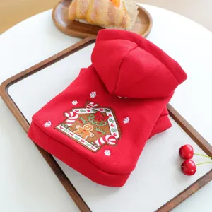 Felpa natalizia rossa per animali con dolce ricamo di casa di pan di zenzero, abbigliamento comodo.