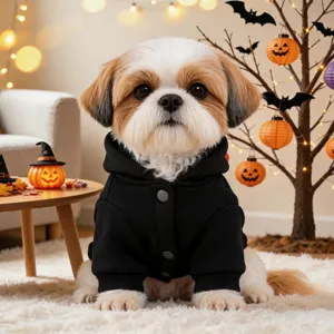 Joli sweat à capuche noir pour petit chien, vêtement confortable spécial fête d'Halloween.