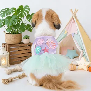 Detailansicht des süßen Meerjungfrau Tutu Kleids für Haustiere mit Muschel und Seestern Motiven.