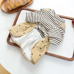 Süßes gestreiftes Haustier Hundekleid mit Sternenrock, bequeme Kleidung für Welpen und Katzen.