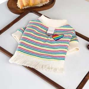 Kleurrijk gestreept hondenvest met regenboog hart patch, zachte gebreide franje puppykleding.
