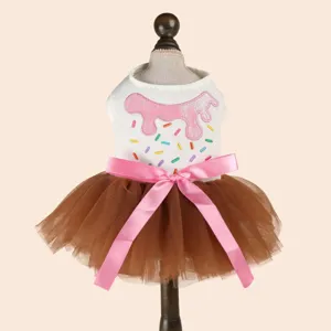 Reizendes Haustier Tutu Kleid mit süßem Glasurstickerei Muster und edler Schleife für süße Katzen.