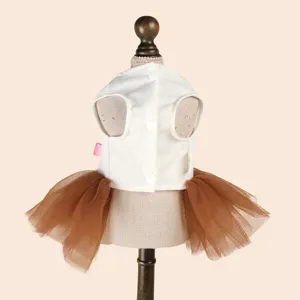 Haustier Prinzessin Kleid mit weißem Oberteil und braunem Tüll-Tutu, elegante Details.
