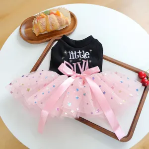 Niedliches Haustier Hund Katze Prinzessin Kleid mit Tüll Tütü Rock und Schleife, Mode.