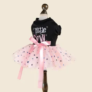 Niedliches Haustier Hund Katze Tutu Kleid mit schwarzem Oberteil und Tüllrock mit Sternen.