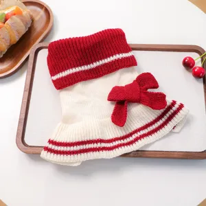 Leuke gebreide huisdierjurk met strik, beige en rode trui rok voor kleine honden.