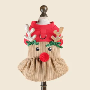Detalle de vestido de Navidad para mascota con astas doradas, parte superior roja y faldita.