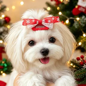 Weihnachtskleintier-Haarspange mit roter Schleife für kleine Hunde, festliches Welpenaccessoire.