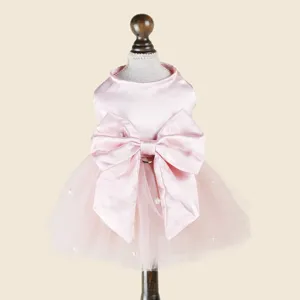 Robe rose avec perle et nœud pour chien et chat, elegante robe de fete tulle vue principale.