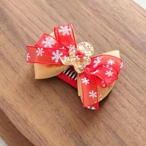 Süße Weihnachts-Haarspange für Haustiere mit roter Schleife und Lebkuchenmann für kleine Hunde.