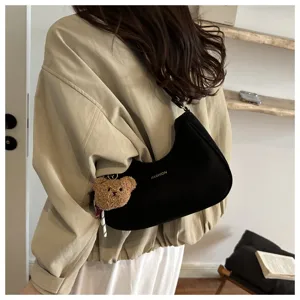 Borsa a mezzaluna retrò sotto l'ascella da donna, borsa a tracolla casual con orsetto.