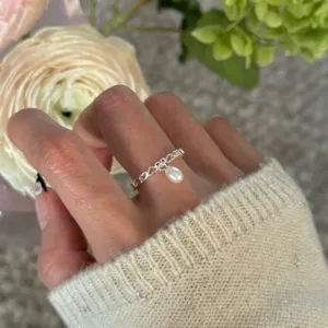 Bague en argent S925 cœur creux pendentif perle style doux vue de détail esthétique