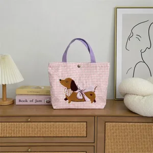 Rosa karierte Canvas Handtasche mit süßem gesticktem Dackelwelpen für den Alltag und die Arbeit.