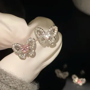 Exquisite S925 Silber Schmetterling Ohrstecker mit rosa und weißen Herz Zirkonia Steinen.