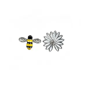 S925 Argent Sterling Asymétrique Abeille Et Marguerite Boucles d'Oreilles Mignonnes