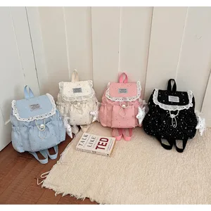 Vue détaillée de sacs à dos décontractés et mignons avec imprimé étoiles et bordure en dentelle.
