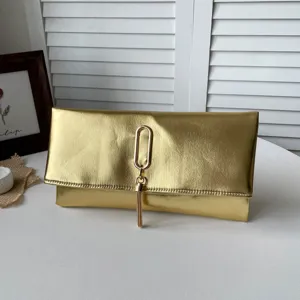 Grande Capacité Mode Pliable Enveloppe Pochette Sac Femmes Cuir PU Couleur Unie Sac à Main Avec Gland Boucle en Métal Élégant Navettage Fête Sac