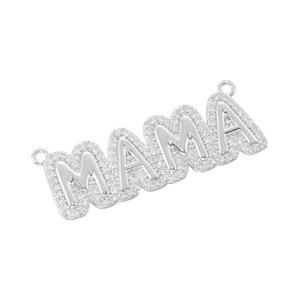 Ασημένιο μενταγιόν γράμματος MAMA pavé στρωμένο με λαμπερά ζιργκόν, κομψό κόσμημα.