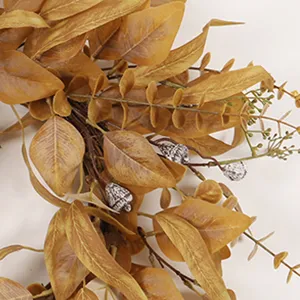 Couronne artificielle de feuilles d'eucalyptus d'automne pour decoration de porte