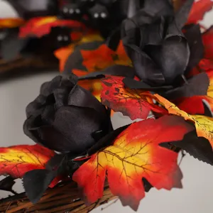 Ghirlanda di Halloween Decorazione Porta Principale Rosa Nera Foglia d'Acero Bacca Ghirlanda Sospesa Artificiale