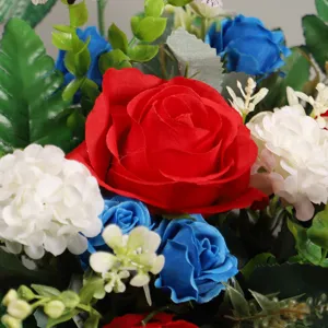 Künstlicher Seidenblumenstrauß, bunte Rosen Anordnung für Heimdekoration, Hochzeit oder Party.