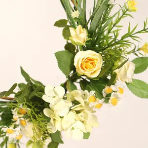 Couronne de fleurs artificielles de printemps avec roses jaunes pour la déco murale