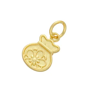 Photo détaillée d'un pendentif sac porte-bonheur en or mat, bijou DIY de style traditionnel chinois.