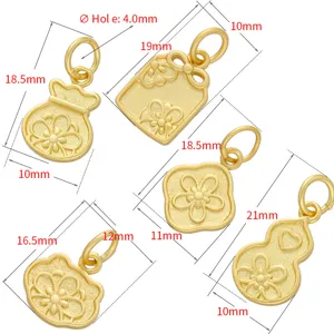 Vue détaillée de charms chinois dorés mats DIY avec dimensions et spécifications précises.