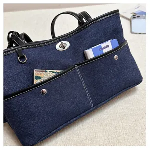 Casual τσάντα tote από denim για γυναίκες, vintage ώμου μεγάλη χωρητικότητα με λεπτομέρειες.
