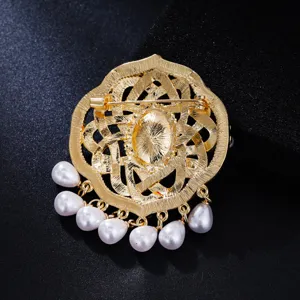 Vintage goudkleurige gevlochten parel kwast broche speld elegante trui jas accessoire