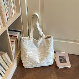 Weißer Seersucker Shopper mit großer Kapazität, lässige Handtasche für den täglichen Gebrauch.