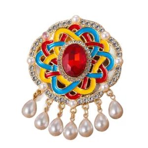 Vintage gekleurde geemailleerde Chinese knoop broche met parelkwastjes en sprankelende strass.