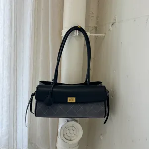 Women vintage quilted shoulder bag stylish contrast color commuter underarm bag chic handbag