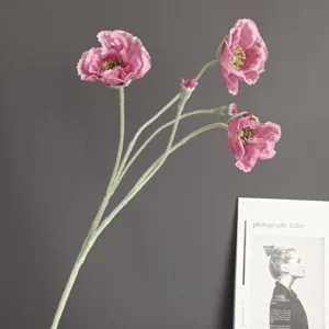 Stelo di papavero in velluto rosa artificiale per decorazioni d'interni eleganti e casa.