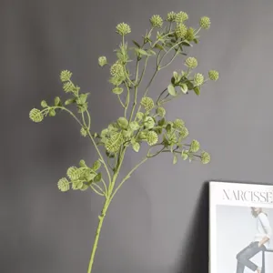 Künstlicher grüner Beerenzweig für Heimdekoration und realistische Blumenarrangements.