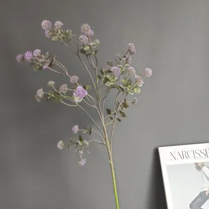 Detailansicht des künstlichen lila Beerenblütenzweigs, ideal für Heimdekoration und Blumenarrangements.