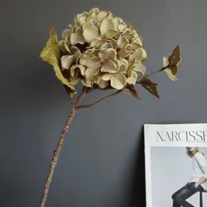 Stelo di ortensia vintage artificiale fiore decorativo per decorazioni domestiche e composizioni.