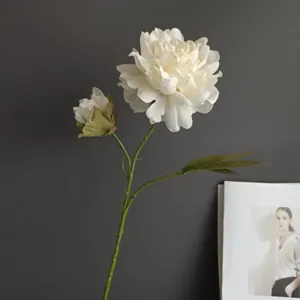 Handgefertigter künstlicher Pfingstrosen Zweig Detail, elegante Seidenblume für Heimdeko.