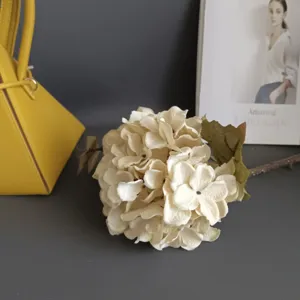 Finta testa di fiore di ortensia vintage artificiale per decorazioni domestiche e composizioni.