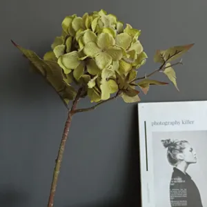 Stelo di ortensia artificiale per decorazioni domestiche e composizioni floreali