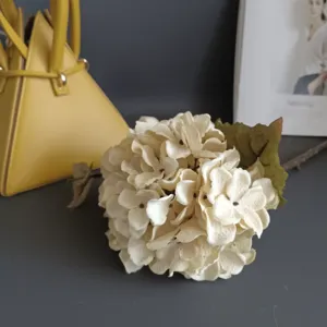 Stelo di fiore di ortensia vintage artificiale per decorazioni floreali e esposizioni.