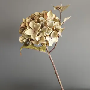 Stelo di fiore di ortensia vintage artificiale per decorazioni domestiche e composizioni nuziali.