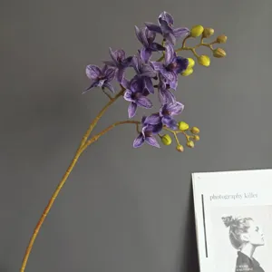 Ramo di orchidea Phalaenopsis viola artificiale, tocco realistico per decorazione casa.