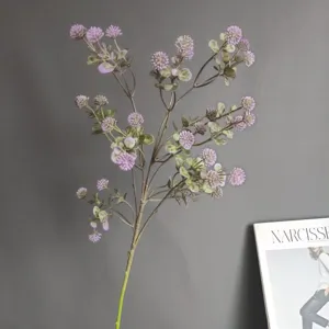Künstlicher violetter Blumenast im Detail, perfekt für Heimdekoration und Blumenarrangements.