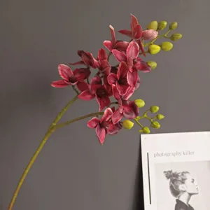 Rametto di orchidea Phalaenopsis artificiale con tocco reale per decorazioni domestiche e design.