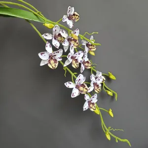 Ramo di vite di orchidea artificiale con fiori macchiati per decorazioni domestiche.