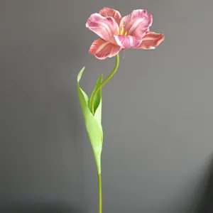 Flor artificial de tulipán individual abierto para decoración del hogar y detalles de bodas.