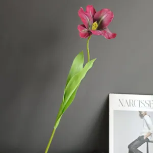 Tulipán abierto artificial de tallo único, diseño floral realista para detalles de decoración del hogar.