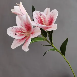 Squisito fiore di giglio artificiale a tre teste con tocco morbido per decorazioni di casa.