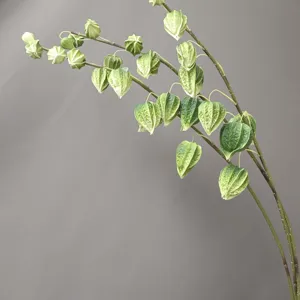 Détail de branche de physalis artificiel en PU, décor vert réaliste de lanterne chinoise.
